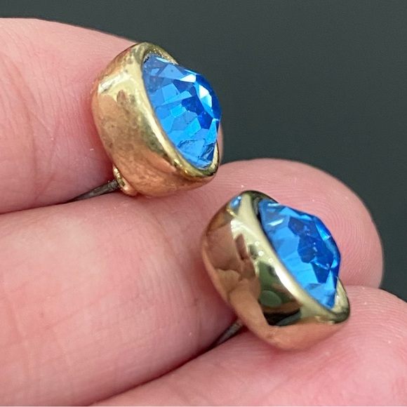 Vintage MONET Signed Blue CZ Stone Gold-plated Stud Earrings 5g. - Picture 7 of 13